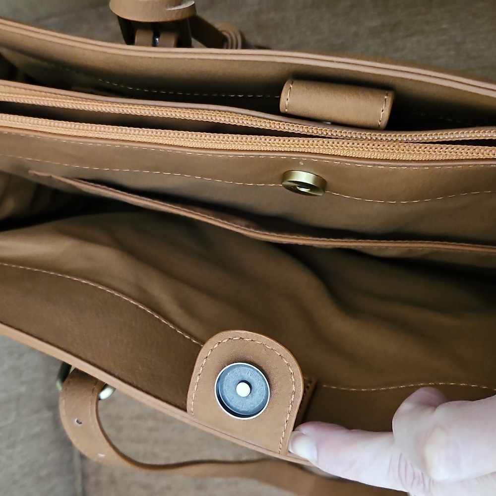 Elegant Tan  Vegan Leather Tote Bag - Picture 5 of 6